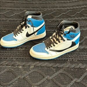 Nike Men's Blue and White High-Top Sneakers